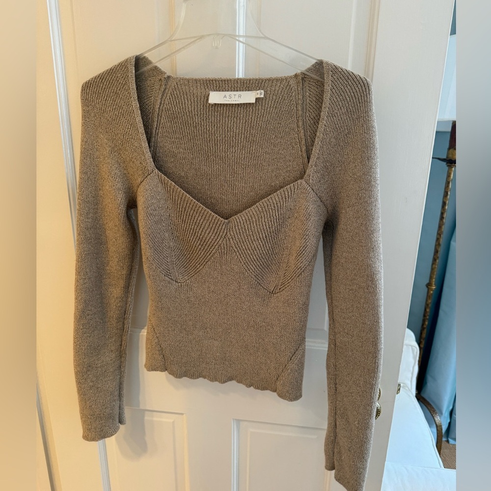 ASTR the Lable Fletcher Sweater in Taupe and Silver